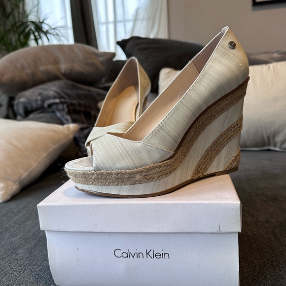 Calvin Klein brand new wedge - Picture 4 of 8